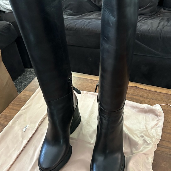 Prada boots. Like new. Size 41. - Picture 5 of 7